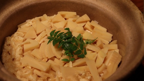 《旬の食材》春の味覚「筍御飯」