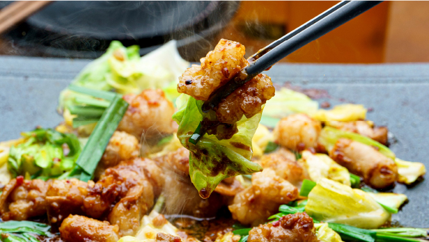 【博多 椒房庵】7月13日はもつ焼きの日｜試食イベント開催